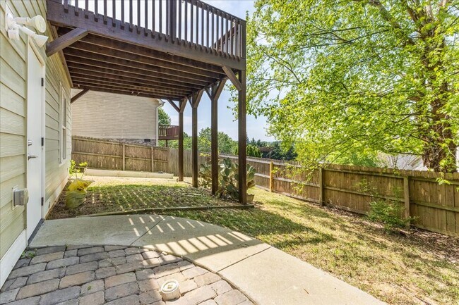 Building Photo - Stunning Home w Million Dollar Views! 4 Be...