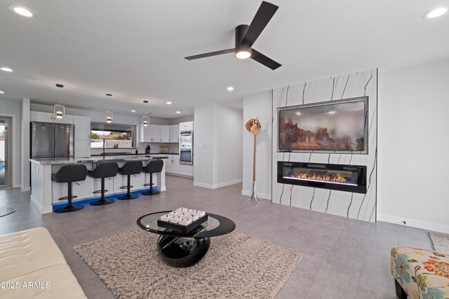 Building Photo - 2546 N 69th Pl