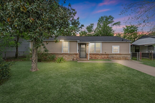 Building Photo - 9410 Rosehaven Dr
