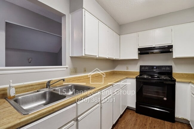 Building Photo - 6720 Windsor Hollow Dr