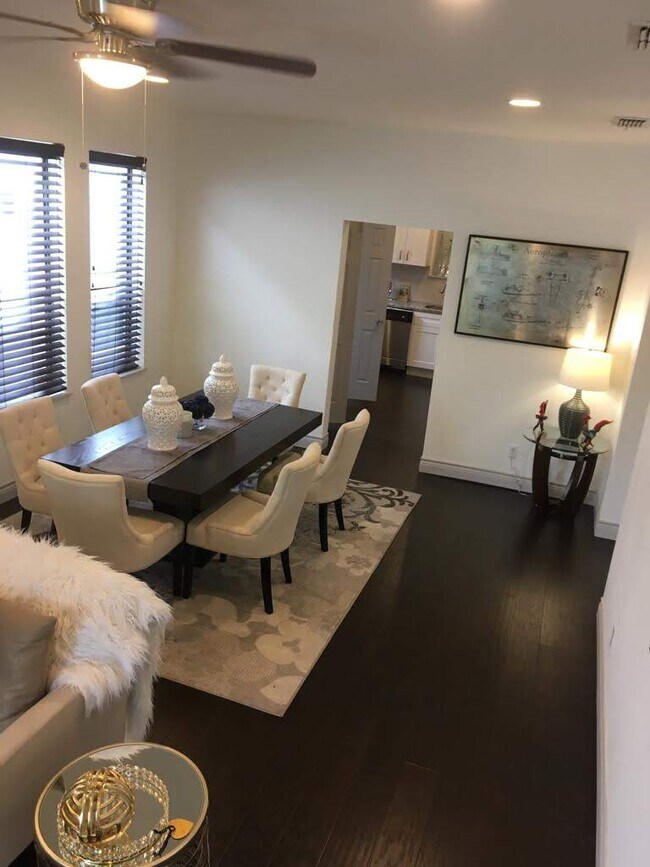 Building Photo - 126 Cactus St