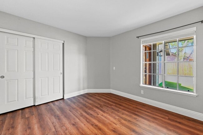 Building Photo - 509 Pacesetter St