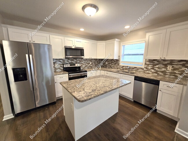 Building Photo - 713 Church St NW