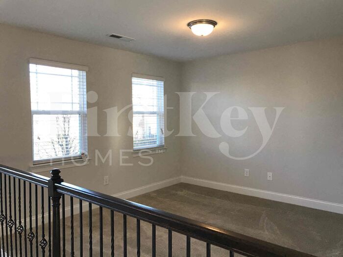 Building Photo - 1433 Paulonia Way