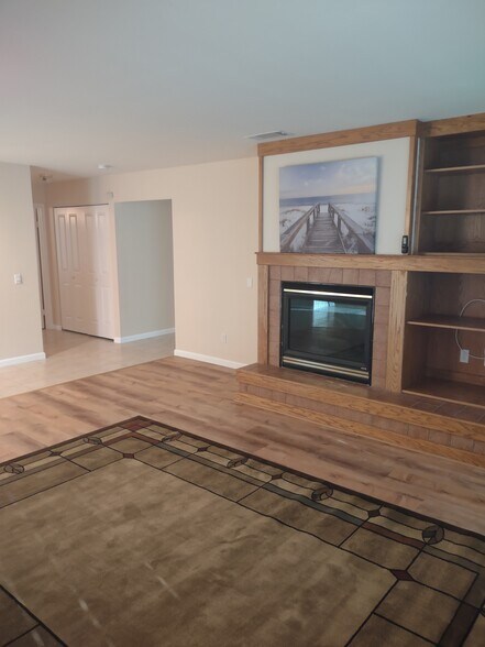 Building Photo - 1061 Mountain View Dr