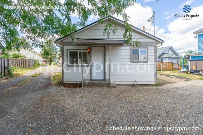 Building Photo - 424 Division St