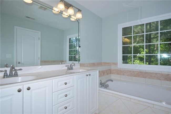 Building Photo - 11037 Lorin Way