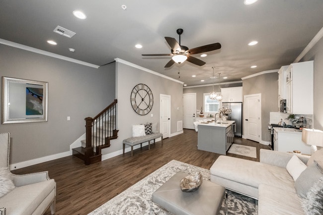 Building Photo - 523 Brownstones