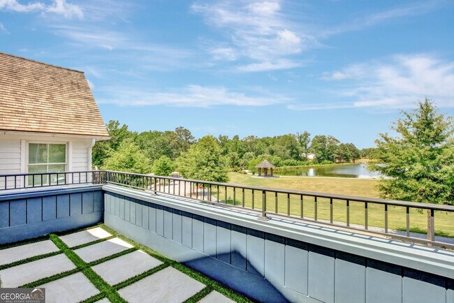 Building Photo - 2bd/2.5ba in Trilith. LakeFront Views!