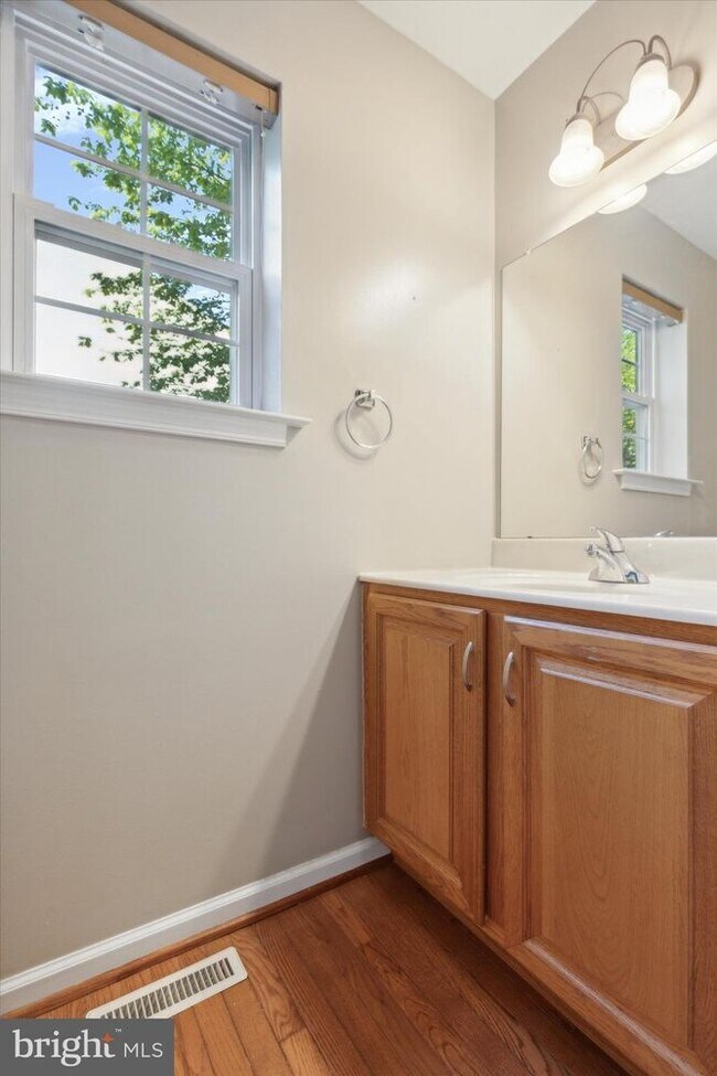 Building Photo - 125 Vernon Ct