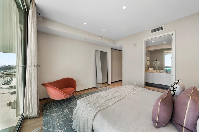 Building Photo - 10203 Collins Ave