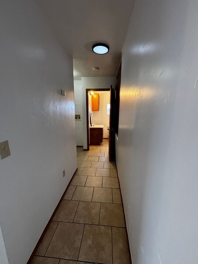 Building Photo - Adorable and spacious 2br 1ba apartment