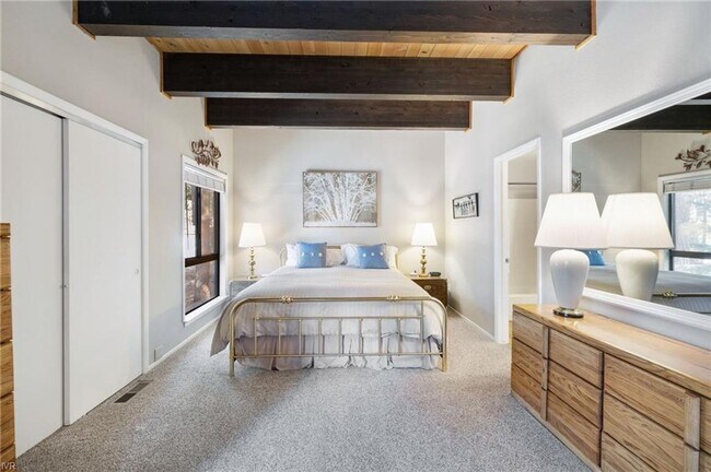 Building Photo - Great location in Incline Village