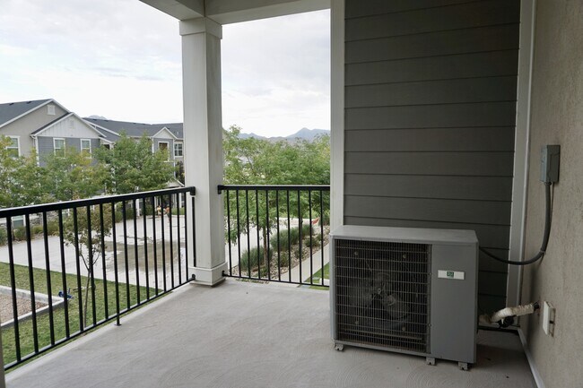 Building Photo - 14659 Bloom Dr
