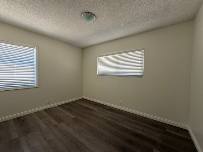 Building Photo - 512 S La Serena Dr