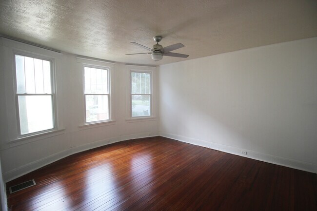 Building Photo - 3300 Napoleon Ave