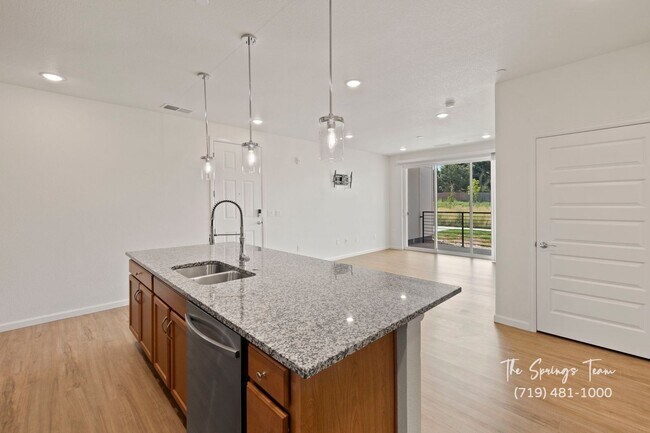 Building Photo - MODERN LUXURY 2BD/2BA/2CAR CONDO in Briargate