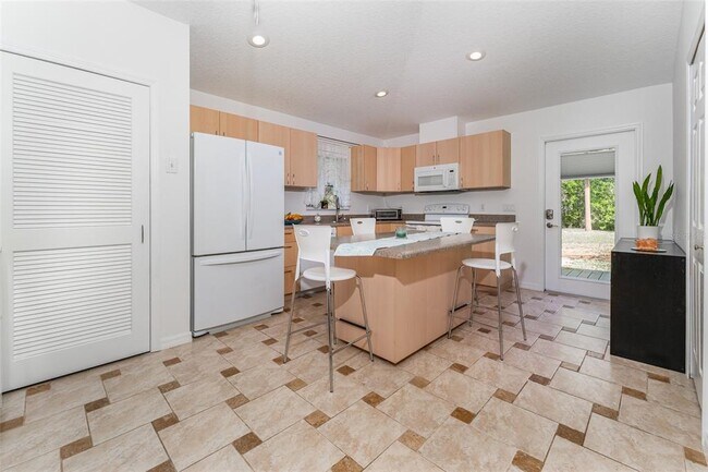 Building Photo - 27351 Golf Course Loop