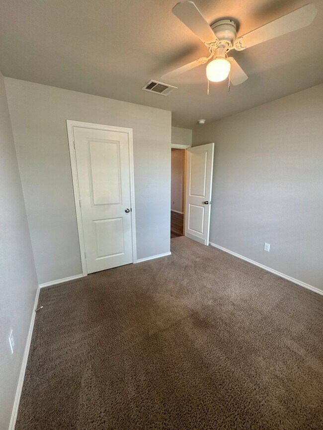 Building Photo - AVAILABLE IN BULVERDE!  In Hidden Trails S...