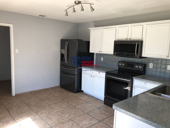 Building Photo - Spacious 3 Bed Home with Open Living, Ensuite Baths & Included Appliances