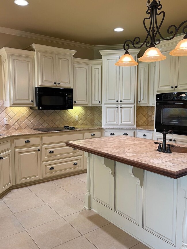 Building Photo - Cypress Bay Neighborhood-North Benton