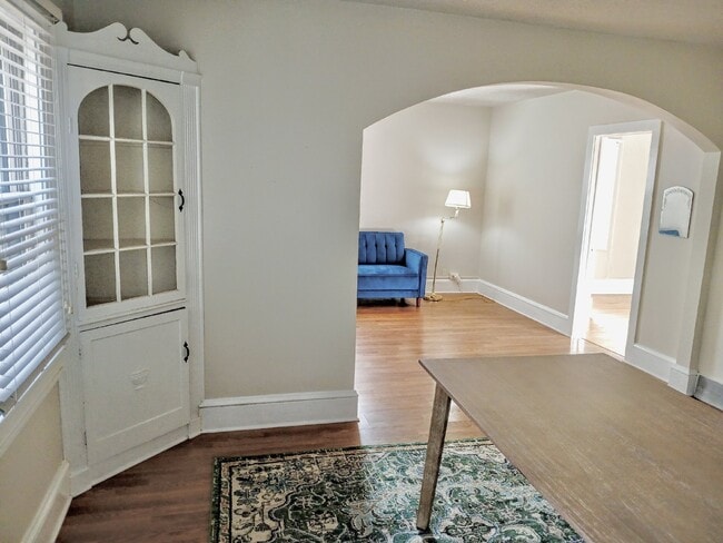 Building Photo - Adorable 4 Bed | 2 Bath in Longfellow