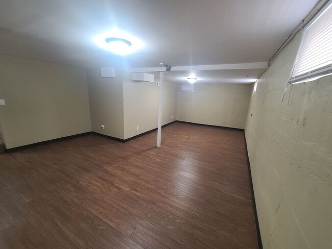 Building Photo - Extra clean and spacious home with a finis...