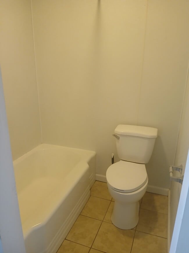 Building Photo - 178 Chestnut Walk Dr