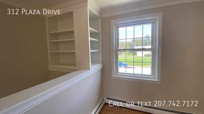 Building Photo - 312 Plaza Dr