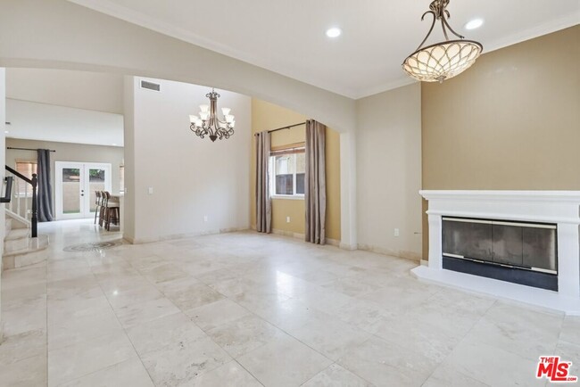 Building Photo - 5187 Knollwood Way