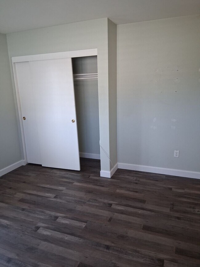 Building Photo - 5939 Petite Ct