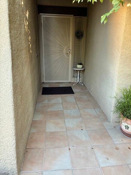 Entry - 1254 Tiffany Cir S