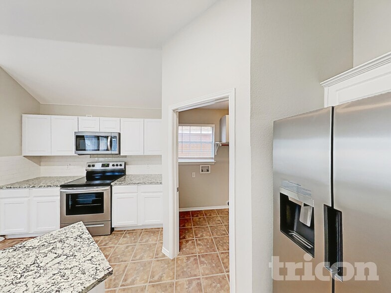 Building Photo - 1013 Kingsley Dr