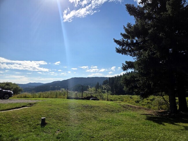 Building Photo - 5782 Bridger Canyon Rd