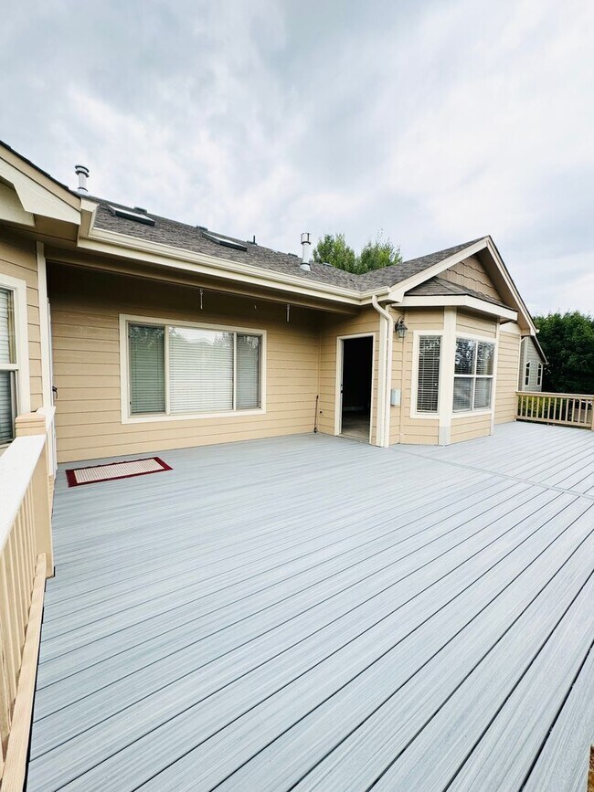 Building Photo - Stunning Executive 4 Bedroom 2 Bath Home in Northwest Loveland - 3-Car Garage!