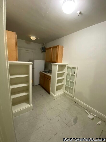 Building Photo - 235 Park Dr