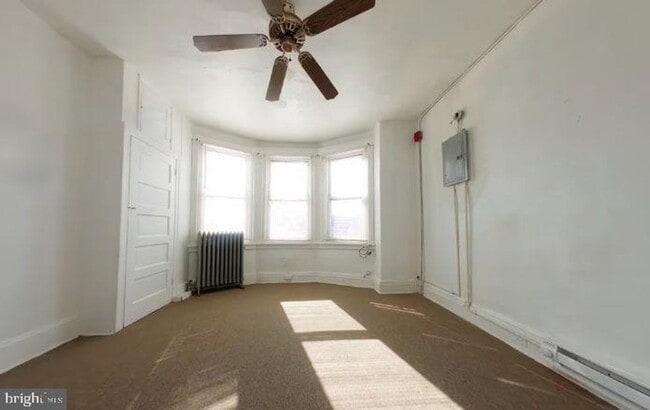 Building Photo - Akings