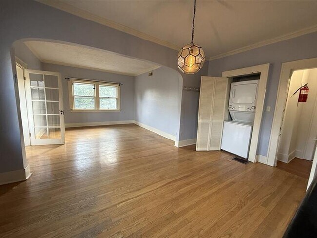 Building Photo - 2440 SW 5th Ave