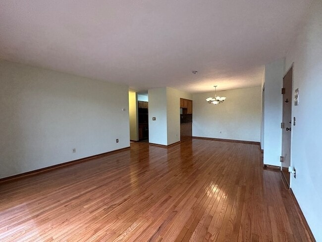 Building Photo - 340 Sunderland Rd