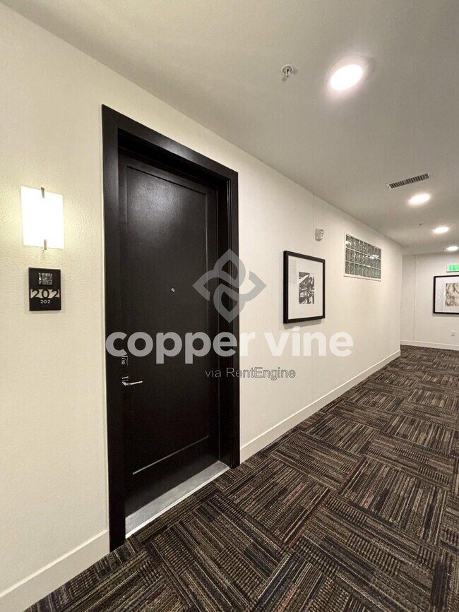 Building Photo - 3500 S Corona St
