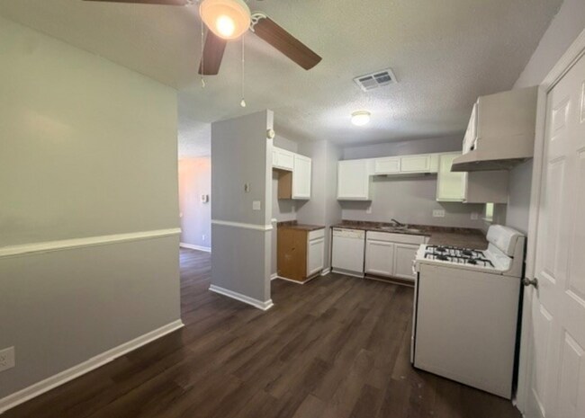 Building Photo - 217 Townsend Dr