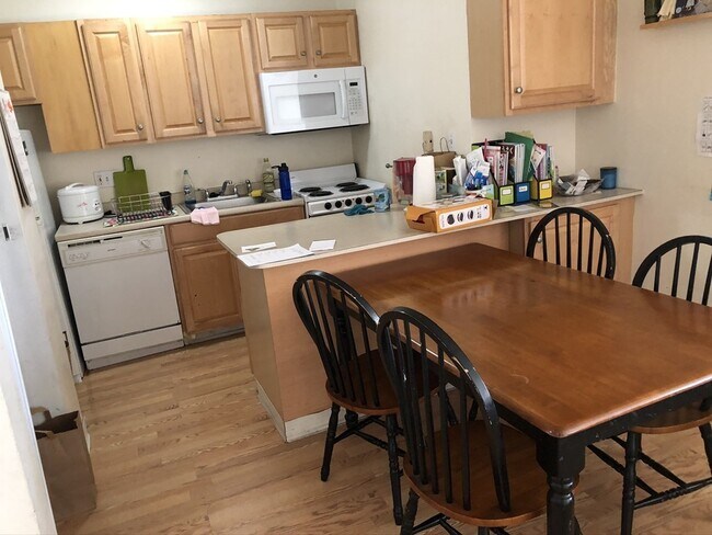 Building Photo - 123 Sewall Ave