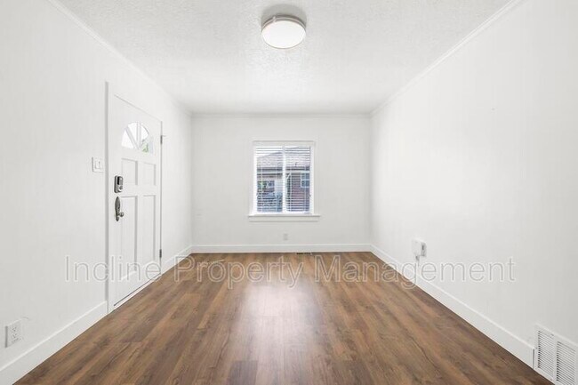 Building Photo - 758 Loveland Ave