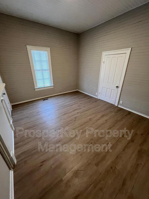 Building Photo - 207 20th St