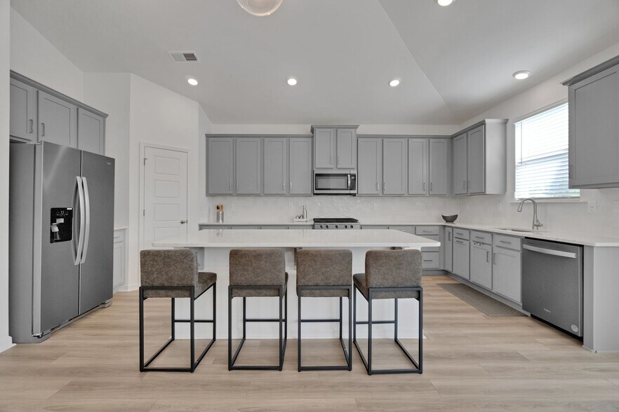 Building Photo - 12129 Rowan Hill Dr