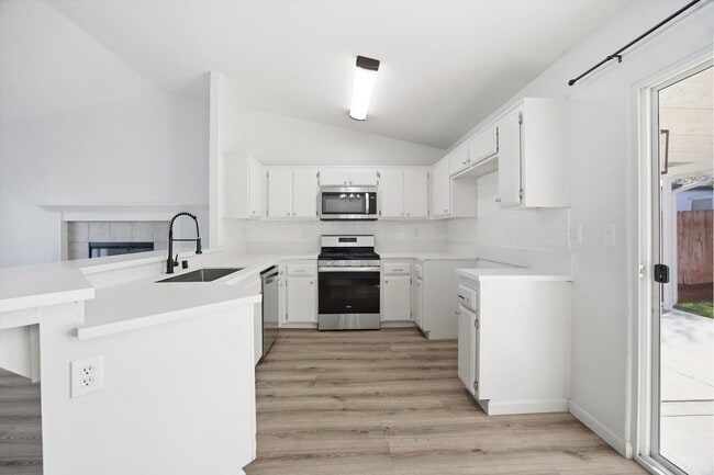 Building Photo - SILVERCREEK BEAUTY !!!