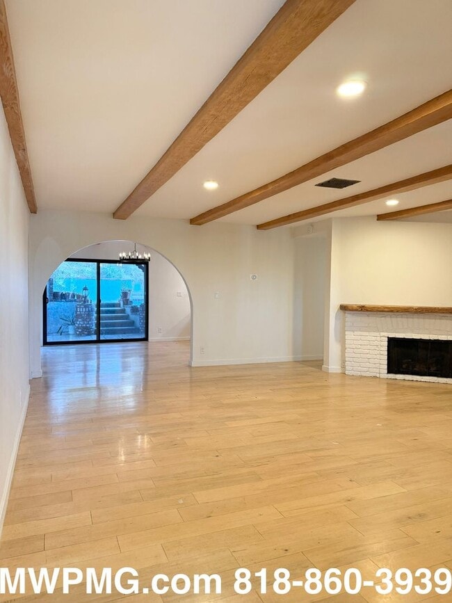 Building Photo - 4Bed 3Bath Woodland Hills home is an absol...