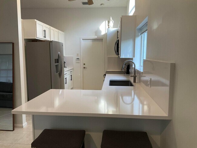 Building Photo - 12402 Dogleg Dr