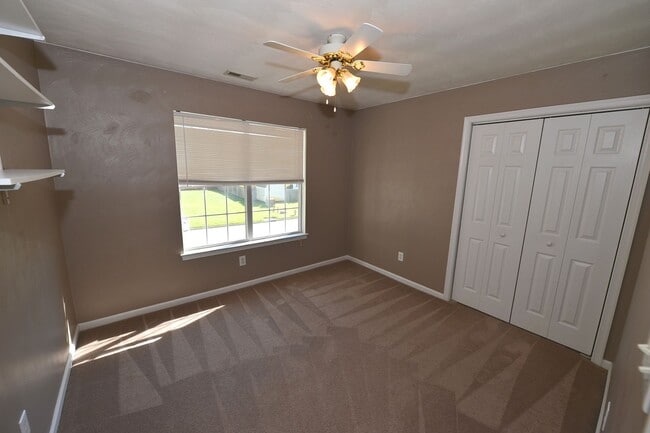 Building Photo - Lakefront home in Grassfield School District