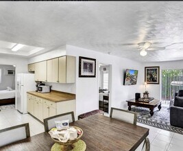 Building Photo - 820 NE 16th Ave